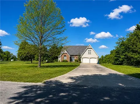 19252 S 1715 Rd, Nevada, MO 64772