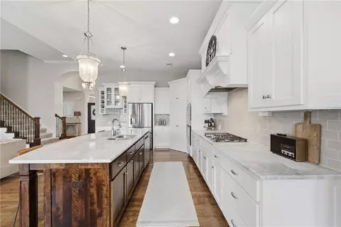 Kitchen - 7019 Apache Dr, Shawnee, KS 66226 photo 3 of 7