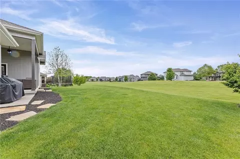 Exterior - 7019 Apache Dr, Shawnee, KS 66226 photo 3 of 6