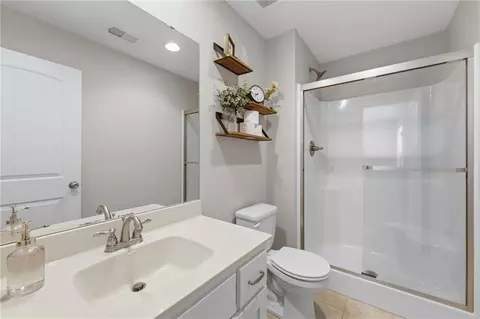 Bath - 7019 Apache Dr, Shawnee, KS 66226 photo 4 of 5