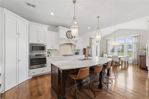 Kitchen - 7019 Apache Dr, Shawnee, KS 66226 photo 5 of 7