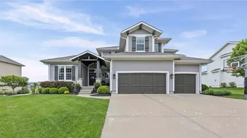7019 Apache Dr, Shawnee, KS 66226