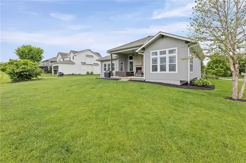 Exterior - 7019 Apache Dr, Shawnee, KS 66226 photo 5 of 6
