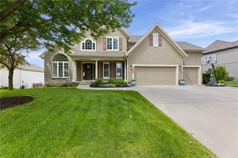 12324 Bradshaw St, Overland Park, KS 66213