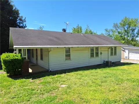 210 N Glenwood Ave, Sugar Creek, MO 64053