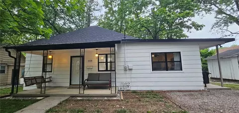 608 W 8th St, Pittsburg, KS 66762