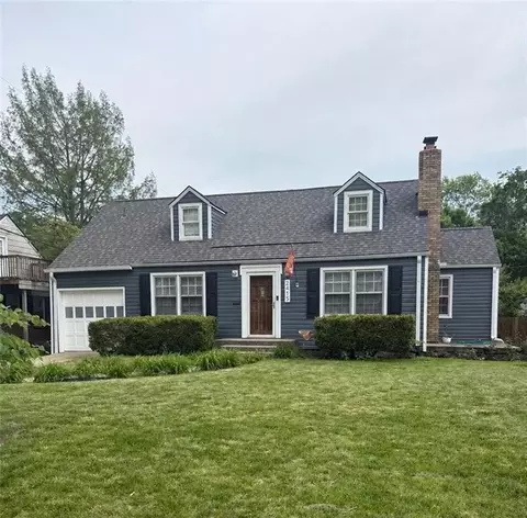 5413 Sycamore Dr, Roeland Park, KS 66205