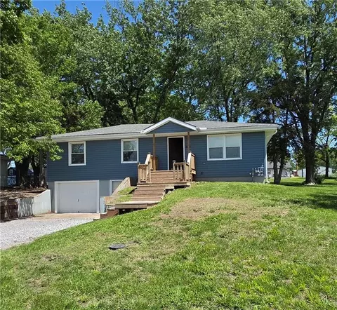305 Park St, Lathrop, MO 64465