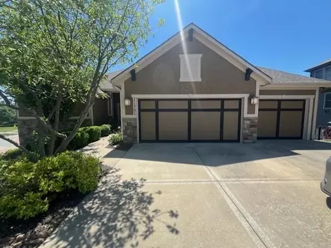21903 W 57th Ter, Shawnee, KS 66226