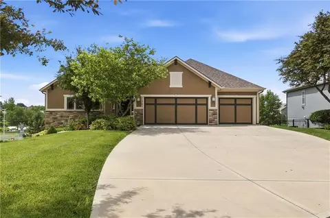 21903 W 57th Ter, Shawnee, KS 66226