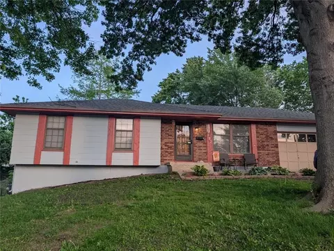 122 E Walnut St, Blue Springs, MO 64014