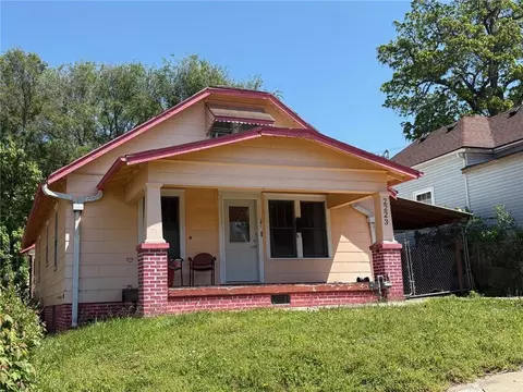 2223 S 14th St, Saint Joseph, MO 64503