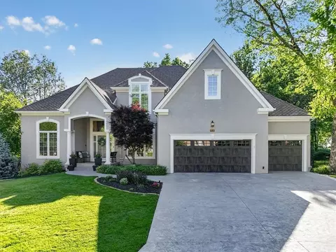 9516 Cailler Dr, Lenexa, KS 66220