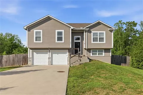404 Timbercreek Dr, Belton, MO 64012