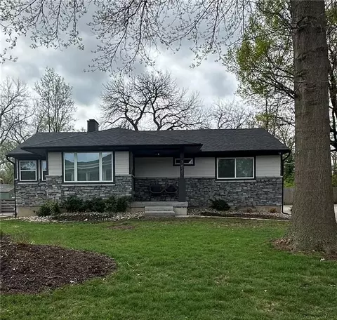 1621 Oxford Rd, Lawrence, KS 66044