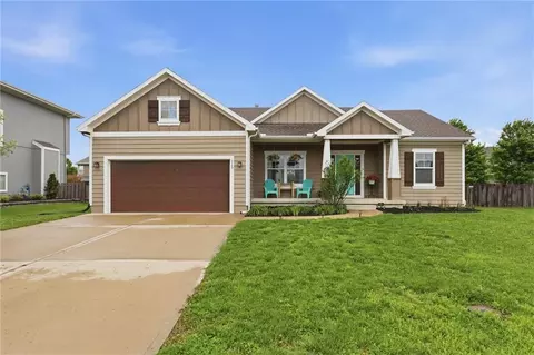 315 N Laurel St, Gardner, KS 66030