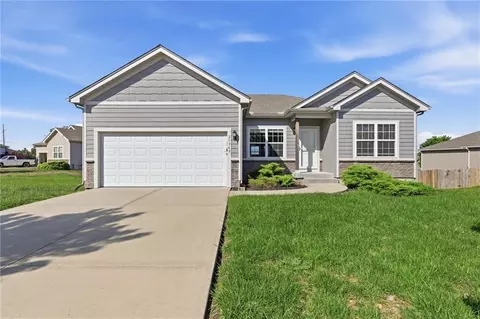 25949 W 142nd Ct, Olathe, KS 66061