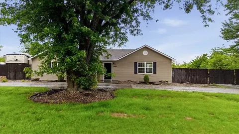 Exterior - 2440 Lowenstein Dr, Lees Summit, MO 64081 photo 4 of 5
