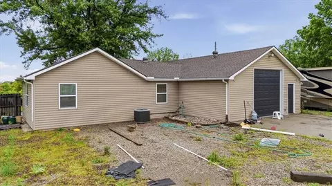 Exterior - 2440 Lowenstein Dr, Lees Summit, MO 64081 photo 5 of 5