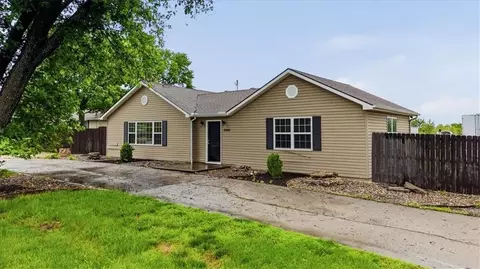 2440 Lowenstein Dr, Lees Summit, MO 64081