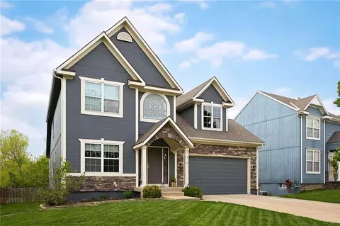 Exterior - 712 S Adams St, Raymore, MO 64083 photo 4 of 8