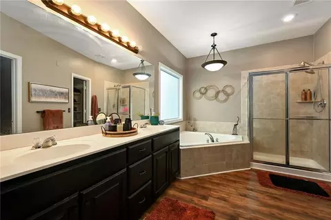 Bath - 712 S Adams St, Raymore, MO 64083 photo 2 of 5