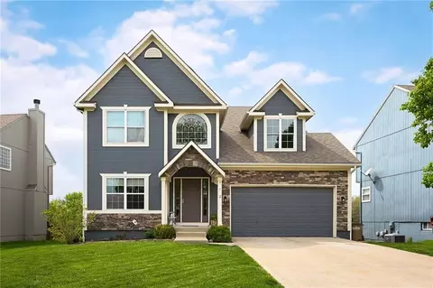 Exterior - 712 S Adams St, Raymore, MO 64083 photo 2 of 8