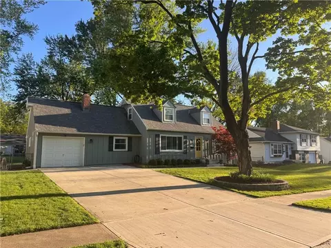 7721 W 96th Ter, Overland Park, KS 66212