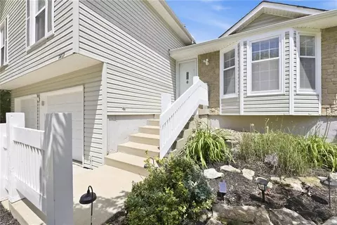1407 W Prairie Ter, Olathe, KS 66061