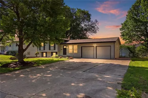 3401 NE 67th St, Gladstone, MO 64119