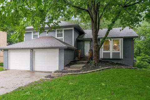 7911 N Stoddard Ave, Kansas City, MO 64152