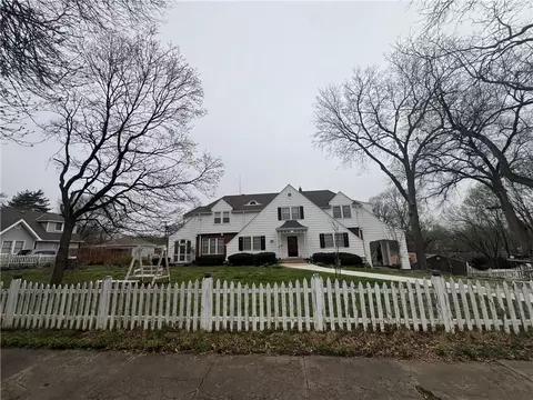 1410 S Broadway St, Leavenworth, KS 66048
