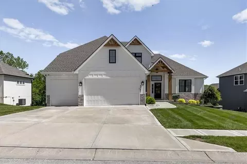 5587 Thousand Oaks Dr, Parkville, MO 64152