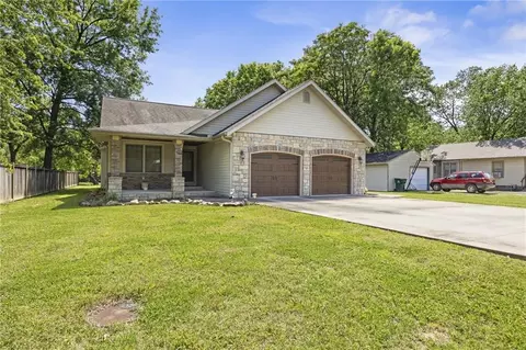 102 E Leighton St, Frontenac, KS 66763
