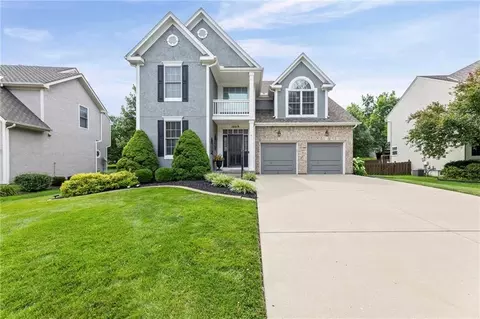 16019 S Locust St, Olathe, KS 66062
