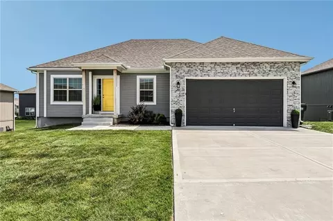 1205 NW Hilltop Ln, Grain Valley, MO 64029