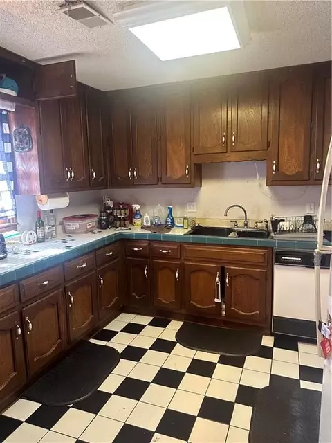605 Pearl St, East Lynne, MO 64743