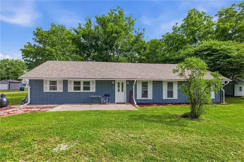 605 Pearl St, East Lynne, MO 64743