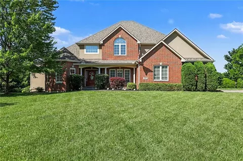 Exterior - 9705 NE Jacob Ln, Lees Summit, MO 64086 photo 2 of 11