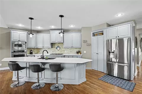 Kitchen - 9705 NE Jacob Ln, Lees Summit, MO 64086 photo 2 of 4