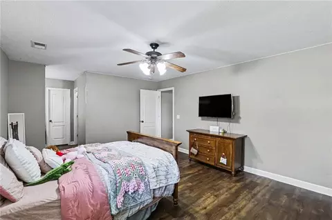 Bedroom - 9705 NE Jacob Ln, Lees Summit, MO 64086 photo 4 of 7