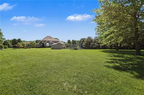 Exterior - 9705 NE Jacob Ln, Lees Summit, MO 64086 photo 6 of 11