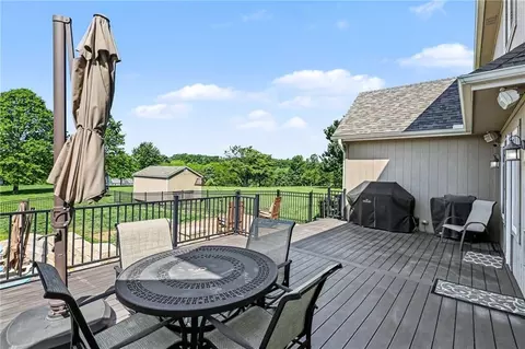 Exterior - 9705 NE Jacob Ln, Lees Summit, MO 64086 photo 5 of 11