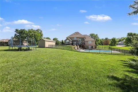 Exterior - 9705 NE Jacob Ln, Lees Summit, MO 64086 photo 8 of 11