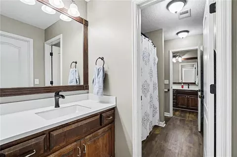 Bath - 9705 NE Jacob Ln, Lees Summit, MO 64086 photo 4 of 6