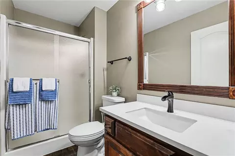 Bath - 9705 NE Jacob Ln, Lees Summit, MO 64086 photo 5 of 6