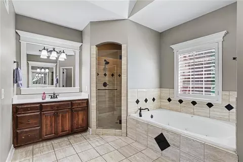 Bath - 9705 NE Jacob Ln, Lees Summit, MO 64086 photo 1 of 6
