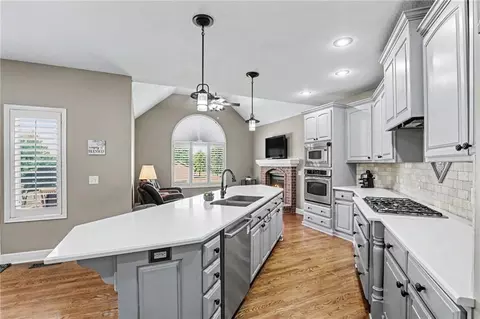 Kitchen - 9705 NE Jacob Ln, Lees Summit, MO 64086 photo 3 of 4