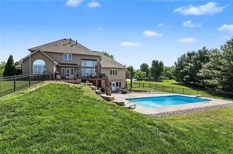 Exterior - 9705 NE Jacob Ln, Lees Summit, MO 64086 photo 9 of 11