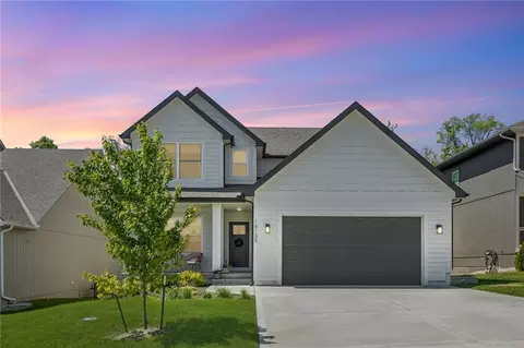 16135 Giorgia St, Parkville, MO 64152